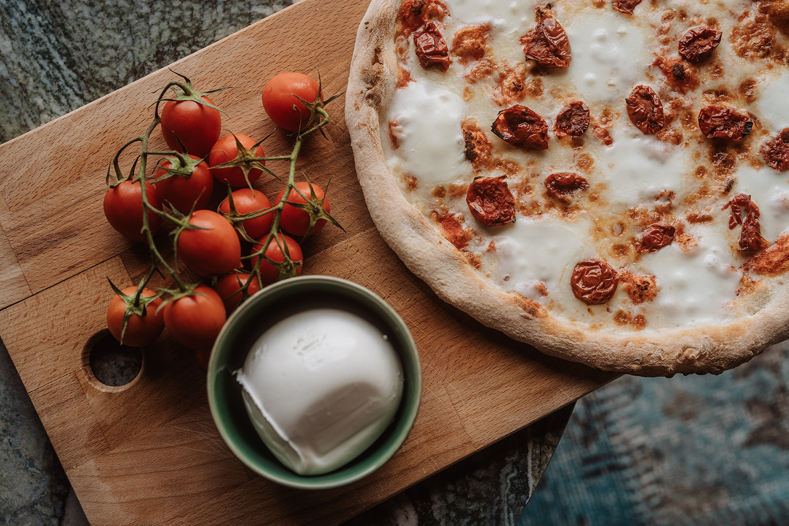 Pizza amorena con mozzarella di bufala